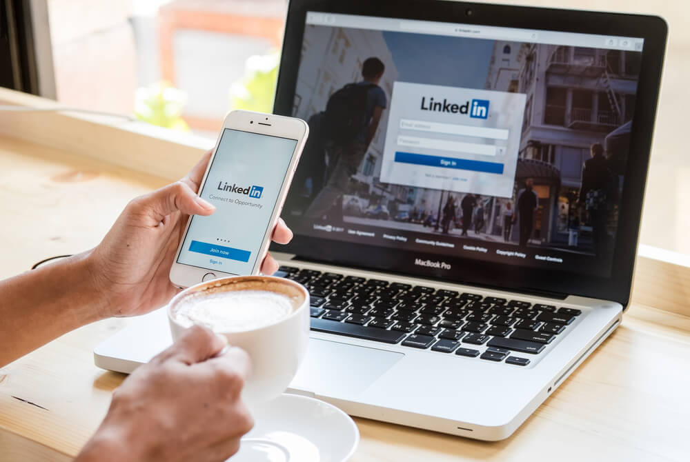 Watching LinkedIn Ad campaign Performance Through Laptop